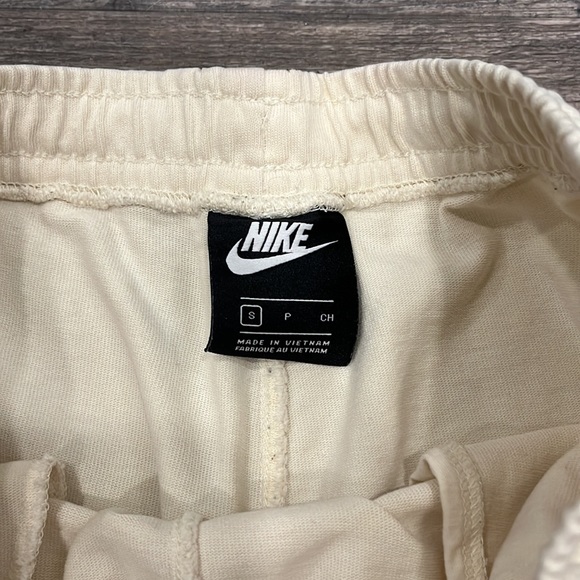Nike Sportswear Drawstring Athletic Shorts - Picture 4 of 5